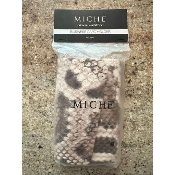New! Miche Cream Tan Snake Print Business Card Holder - Picture 1 of 3